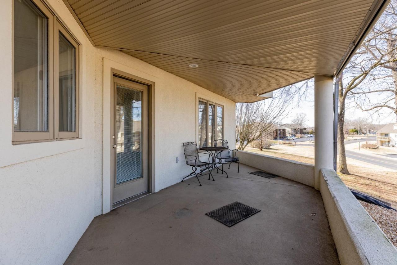 B 32-1 Spacious Villa Close To Pool Branson Buitenkant foto